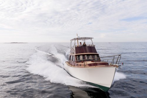 Lyman-Morse Unveils the Hood 42 LM