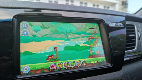 I tried gaming on Android Auto and found 4 apps that made car downtime less boring