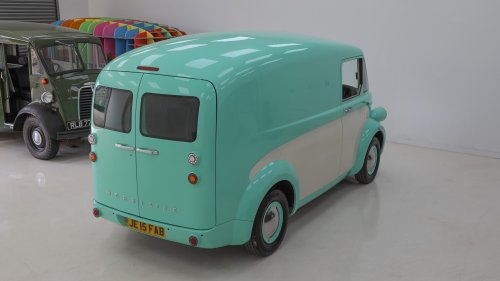New Morris JE mixes ultra-retro style with EV power and carbon fibre