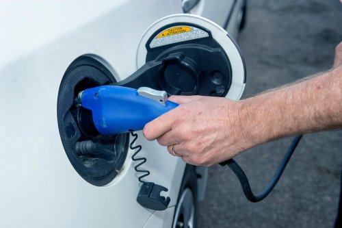 Plug-in hybrids outpace EVs on battery degradation due to varied use patterns