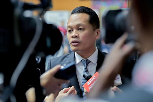 Fuel subsidies for the rich unfair, those who can afford the full price should pay the market rate – Nik Nazmi