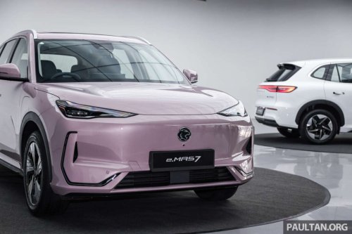2025 Proton eMas 7 gets new Obsidian Black exterior, Alabaster White interior options, OTA Apple CarPlay