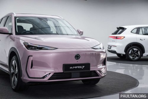 Proton, 2025 Proton eMas 7 gets new Obsidian Black exterior, Alabaster White interior options, OTA Apple CarPlay