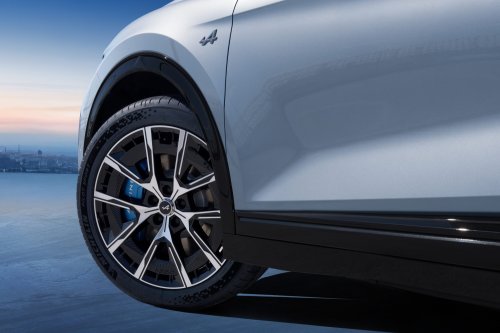 Alpine A390 debuts – tri-motor coupé-SUV with up to 470 hp; 89 kWh battery, up to 555 km range WLTP