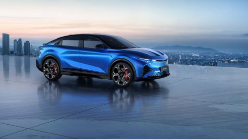 Alpine A390 debuts – tri-motor coupé-SUV with up to 470 hp; 89 kWh battery, up to 555 km range WLTP
