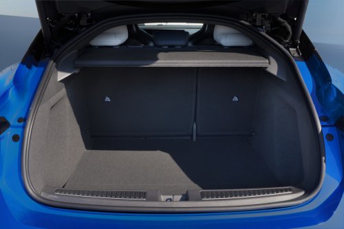 Alpine A390 debuts – tri-motor coupé-SUV with up to 470 hp; 89 kWh battery, up to 555 km range WLTP