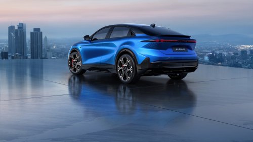 Alpine A390 debuts – tri-motor coupé-SUV with up to 470 hp; 89 kWh battery, up to 555 km range WLTP