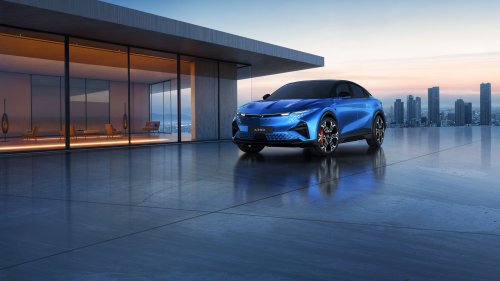 Alpine A390 debuts – tri-motor coupé-SUV with up to 470 hp; 89 kWh battery, up to 555 km range WLTP