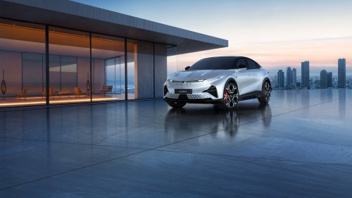 Alpine A390 debuts – tri-motor coupé-SUV with up to 470 hp; 89 kWh battery, up to 555 km range WLTP