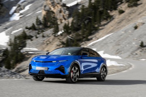 Alpine A390 debuts – tri-motor coupé-SUV with up to 470 hp; 89 kWh battery, up to 555 km range WLTP