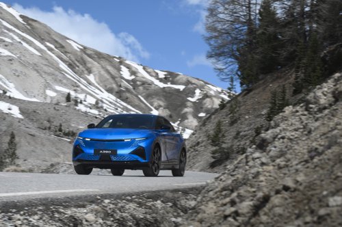 Alpine A390 debuts – tri-motor coupé-SUV with up to 470 hp; 89 kWh battery, up to 555 km range WLTP