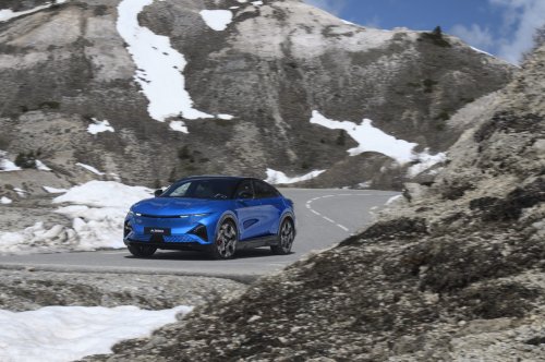 Alpine A390 debuts – tri-motor coupé-SUV with up to 470 hp; 89 kWh battery, up to 555 km range WLTP
