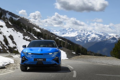 Alpine A390 debuts – tri-motor coupé-SUV with up to 470 hp; 89 kWh battery, up to 555 km range WLTP