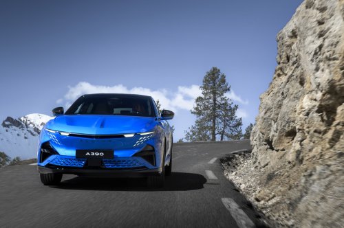 Alpine A390 debuts – tri-motor coupé-SUV with up to 470 hp; 89 kWh battery, up to 555 km range WLTP