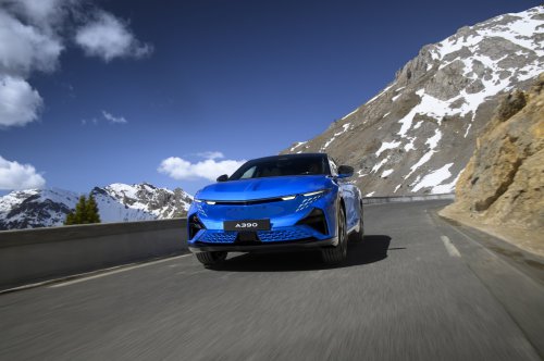 Alpine A390 debuts – tri-motor coupé-SUV with up to 470 hp; 89 kWh battery, up to 555 km range WLTP