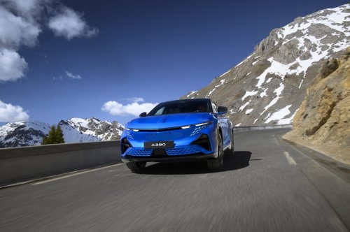 Alpine A390 debuts – tri-motor coupé-SUV with up to 470 hp; 89 kWh battery, up to 555 km range WLTP