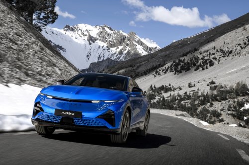 Alpine A390 debuts – tri-motor coupé-SUV with up to 470 hp; 89 kWh battery, up to 555 km range WLTP