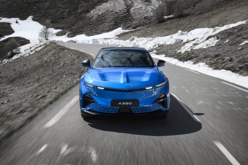 Alpine A390 debuts – tri-motor coupé-SUV with up to 470 hp; 89 kWh battery, up to 555 km range WLTP