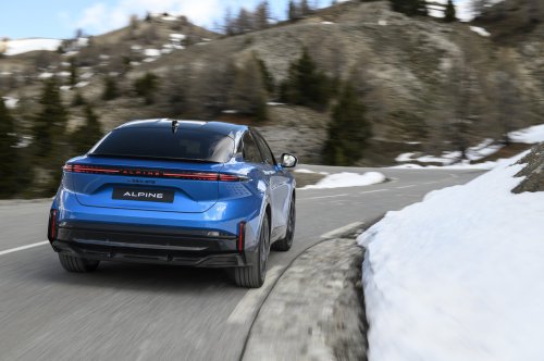 Alpine A390 debuts – tri-motor coupé-SUV with up to 470 hp; 89 kWh battery, up to 555 km range WLTP