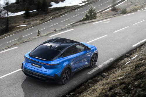 Alpine A390 debuts – tri-motor coupé-SUV with up to 470 hp; 89 kWh battery, up to 555 km range WLTP