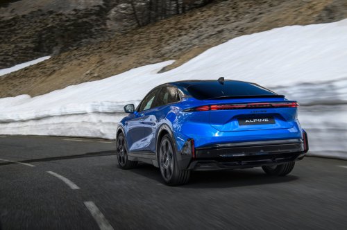 Alpine A390 debuts – tri-motor coupé-SUV with up to 470 hp; 89 kWh battery, up to 555 km range WLTP