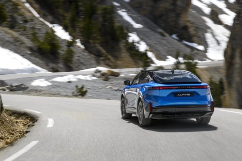 Alpine A390 debuts – tri-motor coupé-SUV with up to 470 hp; 89 kWh battery, up to 555 km range WLTP
