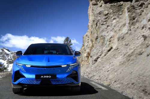 Alpine A390 debuts – tri-motor coupé-SUV with up to 470 hp; 89 kWh battery, up to 555 km range WLTP