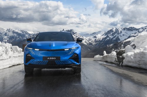 Alpine A390 debuts – tri-motor coupé-SUV with up to 470 hp; 89 kWh battery, up to 555 km range WLTP