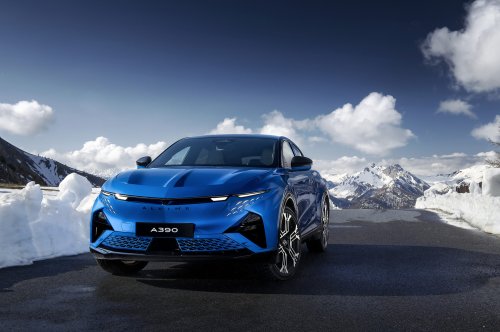Alpine A390 debuts – tri-motor coupé-SUV with up to 470 hp; 89 kWh battery, up to 555 km range WLTP