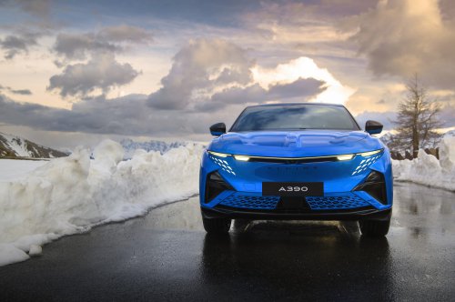 Alpine A390 debuts – tri-motor coupé-SUV with up to 470 hp; 89 kWh battery, up to 555 km range WLTP