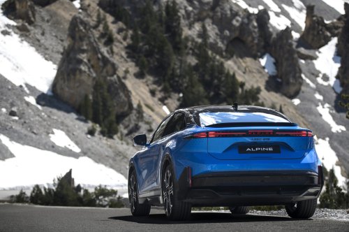 Alpine A390 debuts – tri-motor coupé-SUV with up to 470 hp; 89 kWh battery, up to 555 km range WLTP