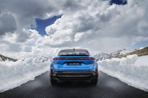 Alpine A390 debuts – tri-motor coupé-SUV with up to 470 hp; 89 kWh battery, up to 555 km range WLTP