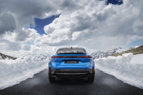 Alpine A390 debuts – tri-motor coupé-SUV with up to 470 hp; 89 kWh battery, up to 555 km range WLTP