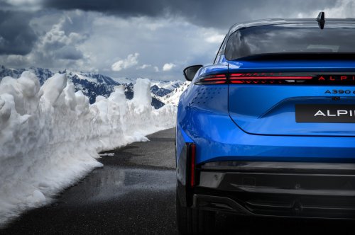 Alpine A390 debuts – tri-motor coupé-SUV with up to 470 hp; 89 kWh battery, up to 555 km range WLTP