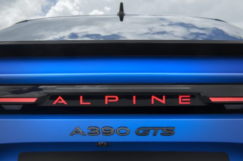 Alpine A390 debuts – tri-motor coupé-SUV with up to 470 hp; 89 kWh battery, up to 555 km range WLTP