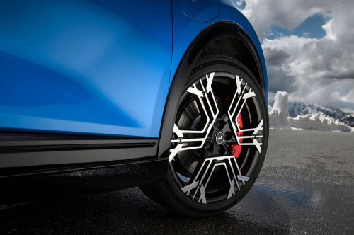 Alpine A390 debuts – tri-motor coupé-SUV with up to 470 hp; 89 kWh battery, up to 555 km range WLTP