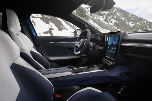 Alpine A390 debuts – tri-motor coupé-SUV with up to 470 hp; 89 kWh battery, up to 555 km range WLTP