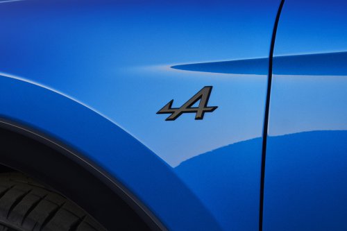 Alpine A390 debuts – tri-motor coupé-SUV with up to 470 hp; 89 kWh battery, up to 555 km range WLTP
