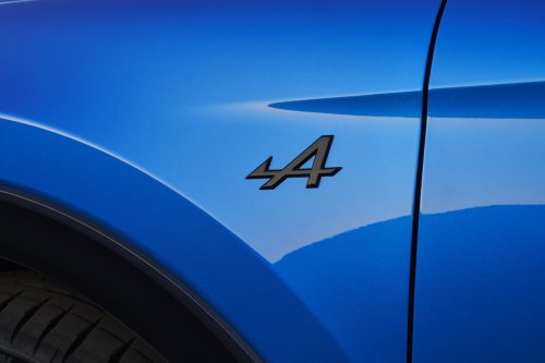 Alpine A390 debuts – tri-motor coupé-SUV with up to 470 hp; 89 kWh battery, up to 555 km range WLTP