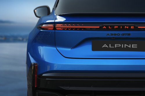Alpine A390 debuts – tri-motor coupé-SUV with up to 470 hp; 89 kWh battery, up to 555 km range WLTP