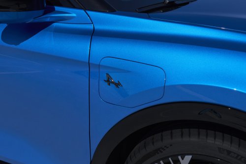 Alpine A390 debuts – tri-motor coupé-SUV with up to 470 hp; 89 kWh battery, up to 555 km range WLTP