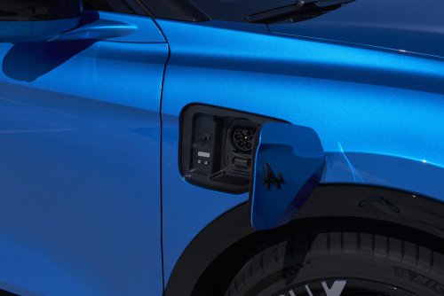 Alpine A390 debuts – tri-motor coupé-SUV with up to 470 hp; 89 kWh battery, up to 555 km range WLTP