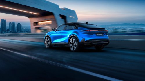 Alpine A390 debuts – tri-motor coupé-SUV with up to 470 hp; 89 kWh battery, up to 555 km range WLTP