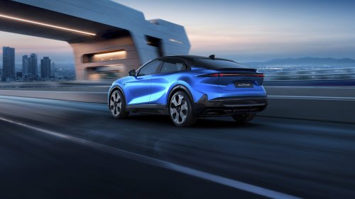 Alpine A390 debuts – tri-motor coupé-SUV with up to 470 hp; 89 kWh battery, up to 555 km range WLTP
