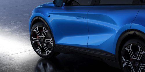 Alpine A390 debuts – tri-motor coupé-SUV with up to 470 hp; 89 kWh battery, up to 555 km range WLTP