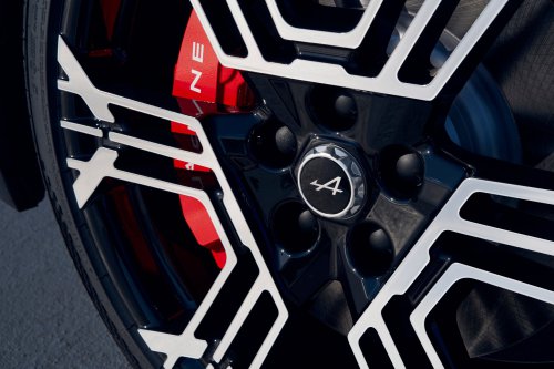 Alpine A390 debuts – tri-motor coupé-SUV with up to 470 hp; 89 kWh battery, up to 555 km range WLTP