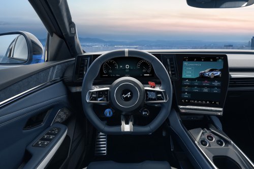 Alpine A390 debuts – tri-motor coupé-SUV with up to 470 hp; 89 kWh battery, up to 555 km range WLTP