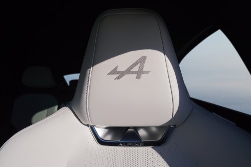 Alpine A390 debuts – tri-motor coupé-SUV with up to 470 hp; 89 kWh battery, up to 555 km range WLTP