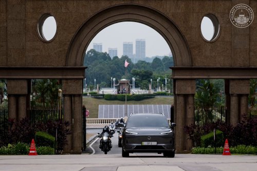 Proton, Anwar Ibrahim test drives Proton eMas 7, calls it a proud achievement of Malaysian automotive landscape