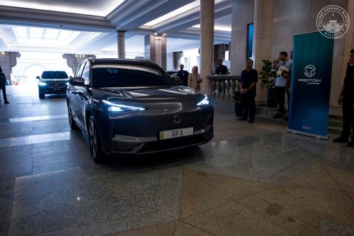 Proton, Anwar Ibrahim test drives Proton eMas 7, calls it a proud achievement of Malaysian automotive landscape